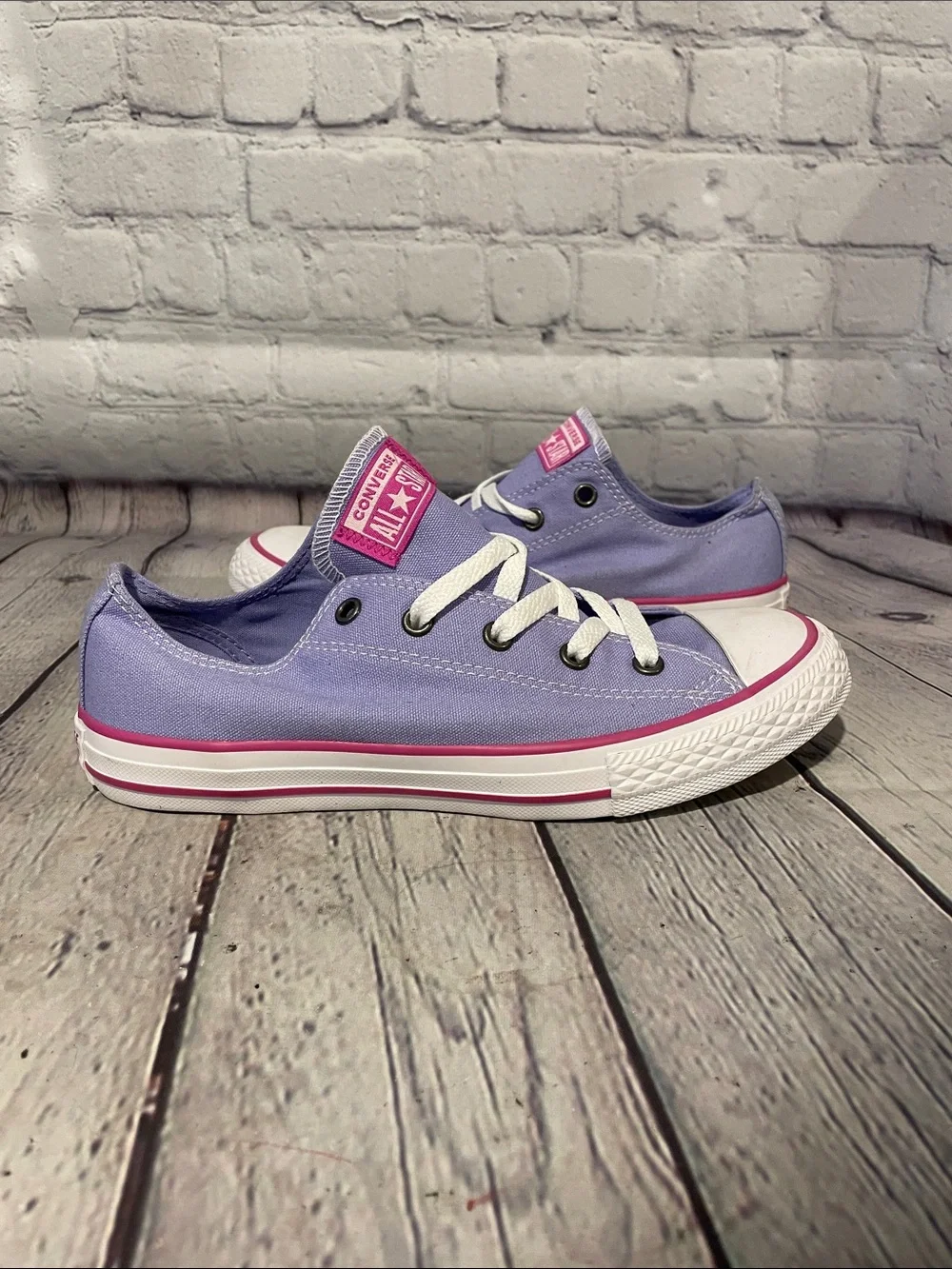 Converse Lavender Canvas Low Top Sneakers with Pink Accents  • Sz 4